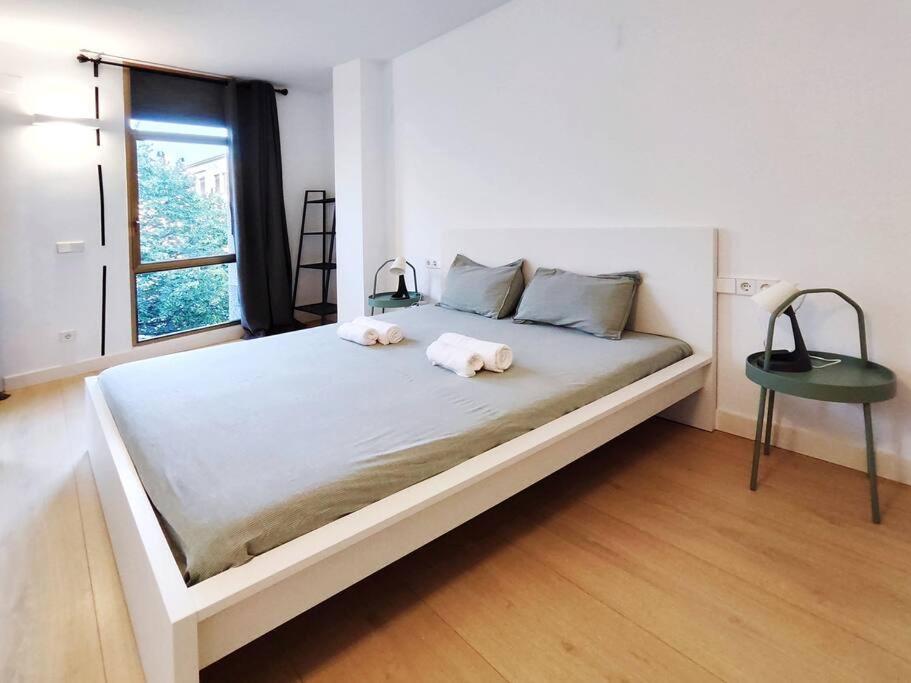Moderno Apartamento En Terrassa Centro Εξωτερικό φωτογραφία